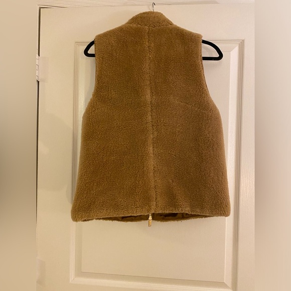 J.Crew Excursion Plush Vest. Color: Golden Tan Size Small Vest - Picture 7 of 8